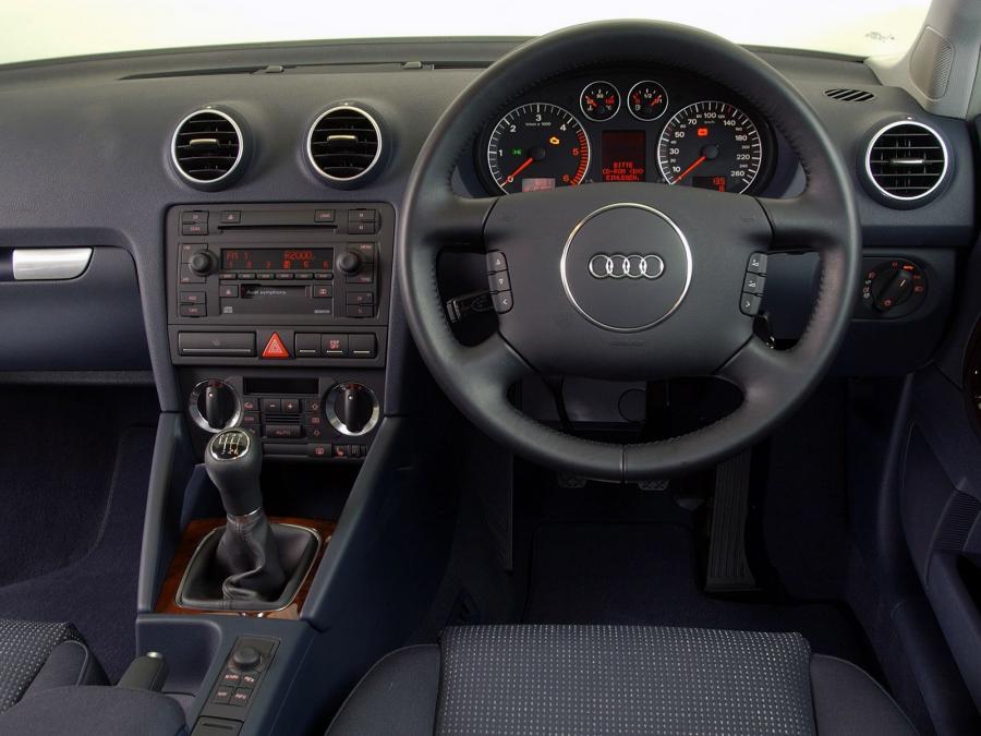 Торпедо Audi A3 2.0 TDI (8P) 2003 года  (ZA) (фото 4 из 15)